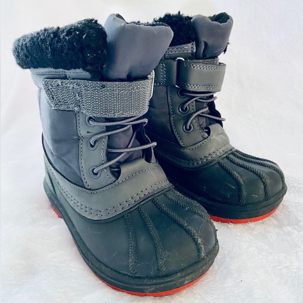 Cat and Jack snow boots for kids size 8